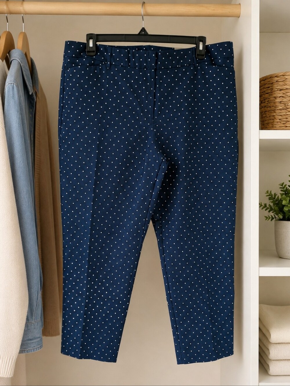 Liz Claiborne Woman Navy Polka Dot Capris Size 16  NWT